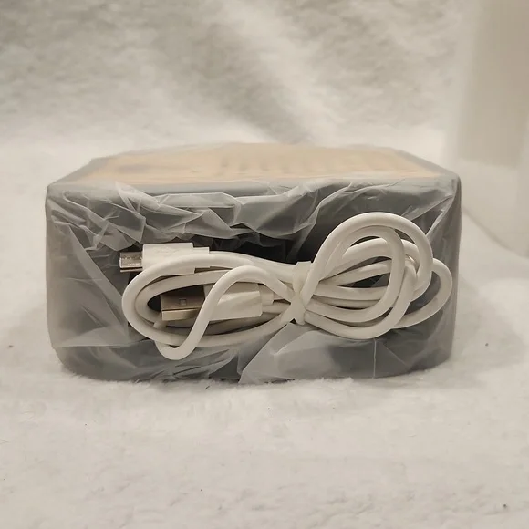 Temblor Wireless speaker and charger, gray ans bamboo - Picture 5 of 7